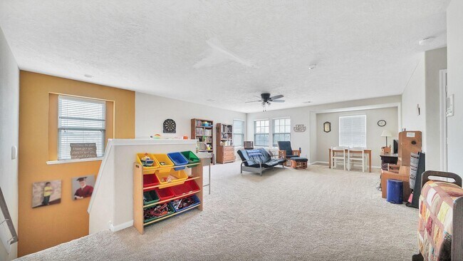 Building Photo - 692 Casual Ln