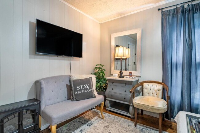 Building Photo - 714 E Jefferson St