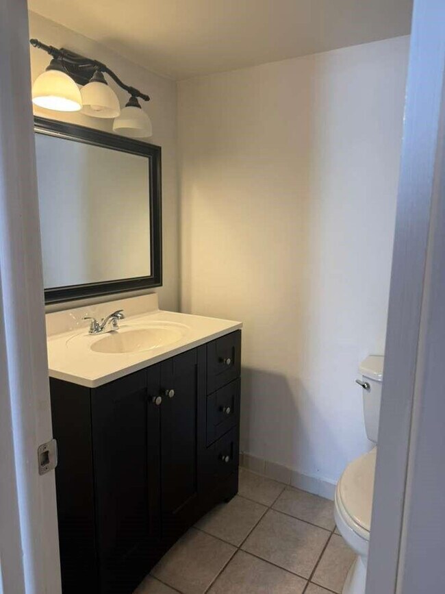 Building Photo - 733 SE 1st Way