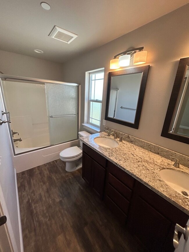 Building Photo - Townhouse for Rent in Anderson CA | Garage, Fenced Yard, Modern Upgrades