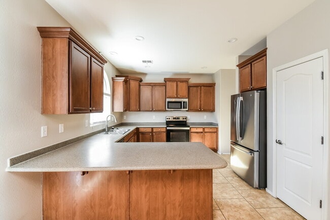 Building Photo - 4055 E Vest Ave