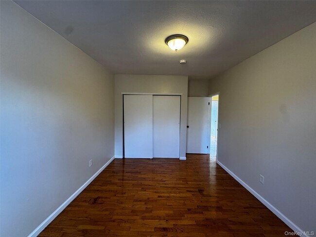 Building Photo - 8 Whitman Ct