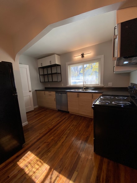 Building Photo - 3020 Forest Dr