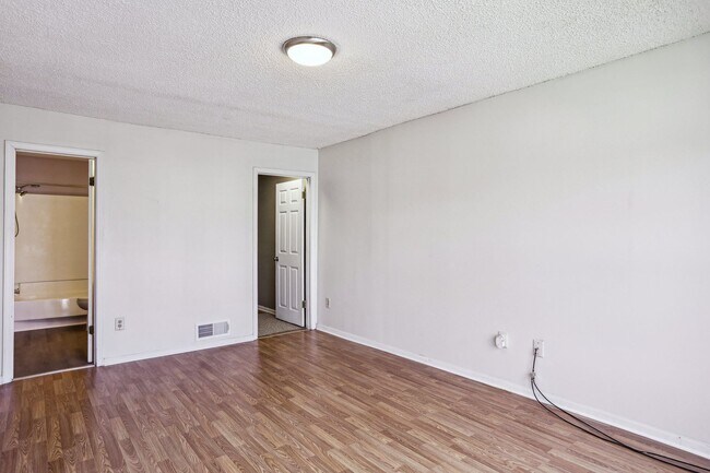 Building Photo - 41 Burlington Ct