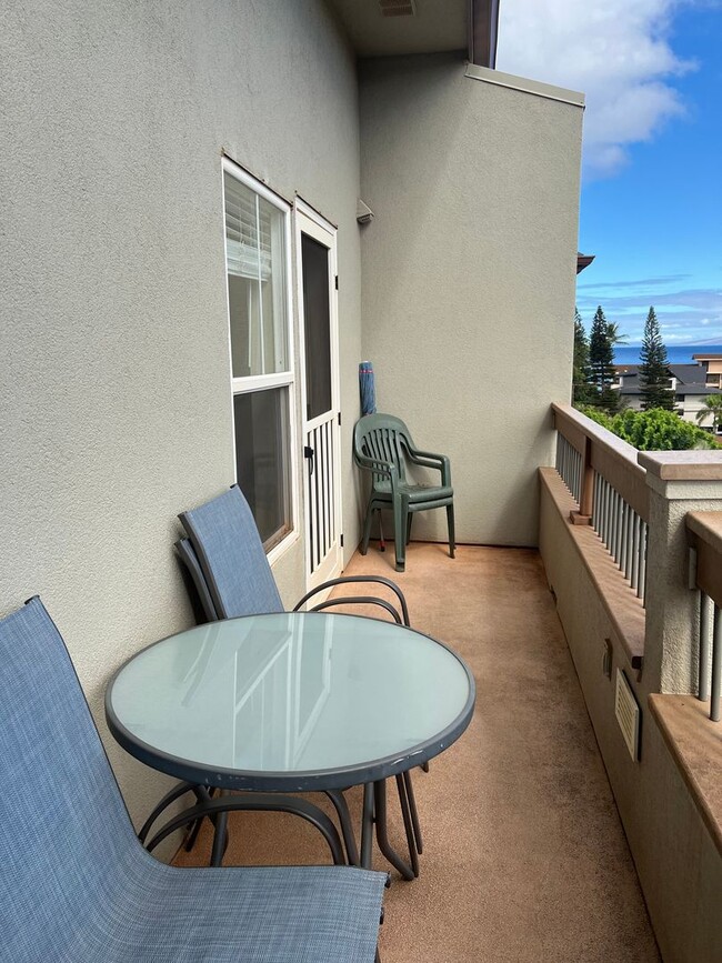 Building Photo - Top-Floor Ocean View Condo Across from the Beach | Furnished 2BR + Central A/C