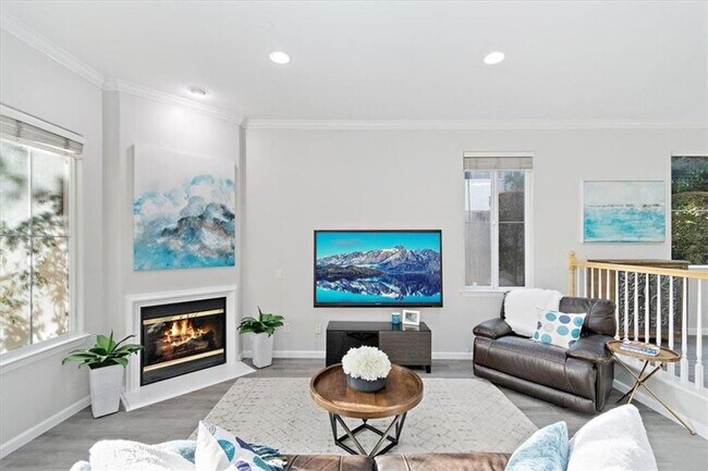 Building Photo - 3 Bedroom + Bonus Room End Unit Townhome