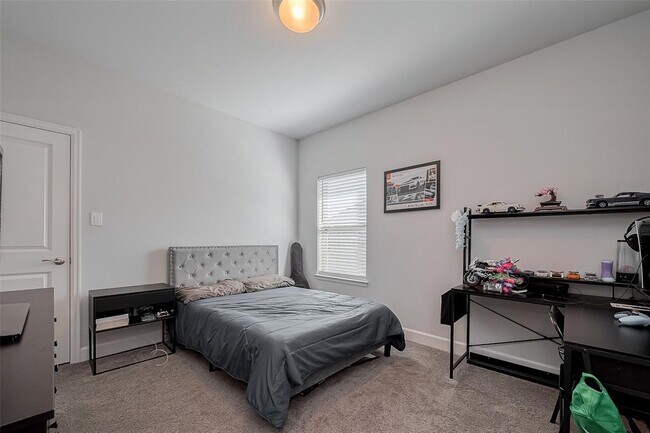 Building Photo - 11430 Bush Clover Dr