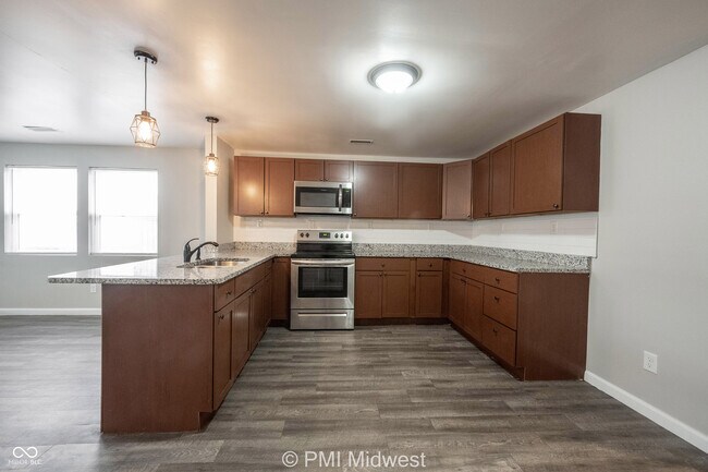 Building Photo - 955 N Traub Ave