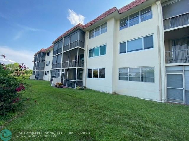 Building Photo - 9220 S Hollybrook Lake Dr