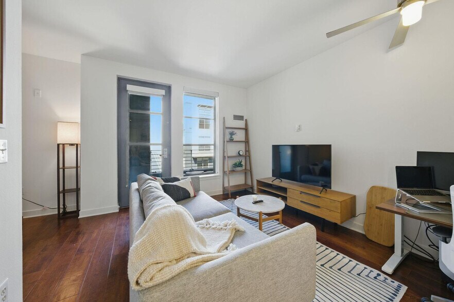 Building Photo - 355 Berry St