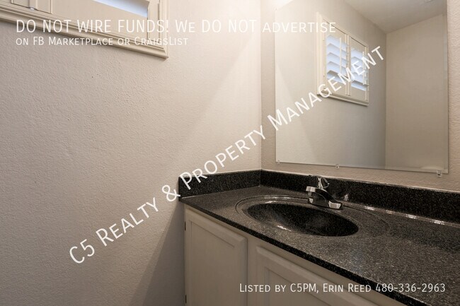 Building Photo - 3131 E Cottonwood Ln