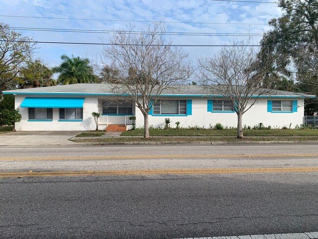 Primary Photo - 4 Bedroom 2 Bath Spacious Home