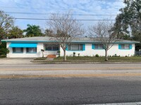 Building Photo - 4 Bedroom 2 Bath Spacious Home
