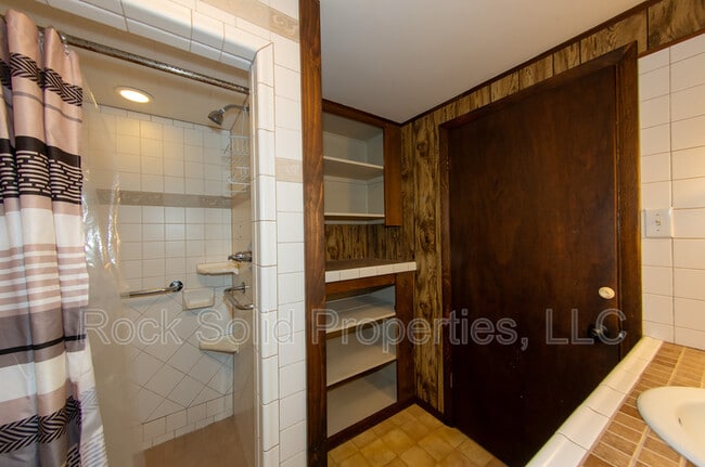 Building Photo - 1622 Oxford Dr