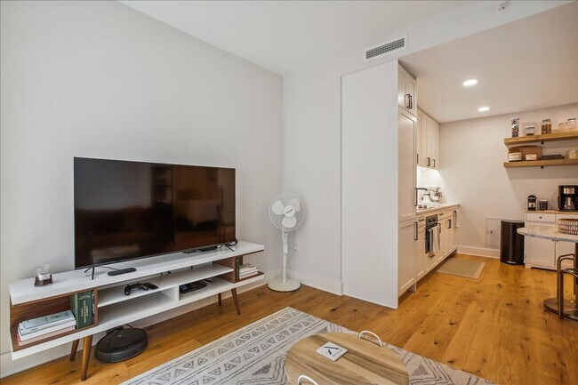 Building Photo - Fabulous 1 Bed/1 Bath condo at The Avidian in Navy Yard!