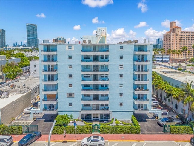 Building Photo - 720 Collins Ave