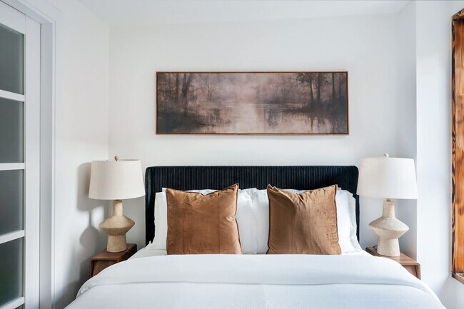 Building Photo - 335 E 22nd St