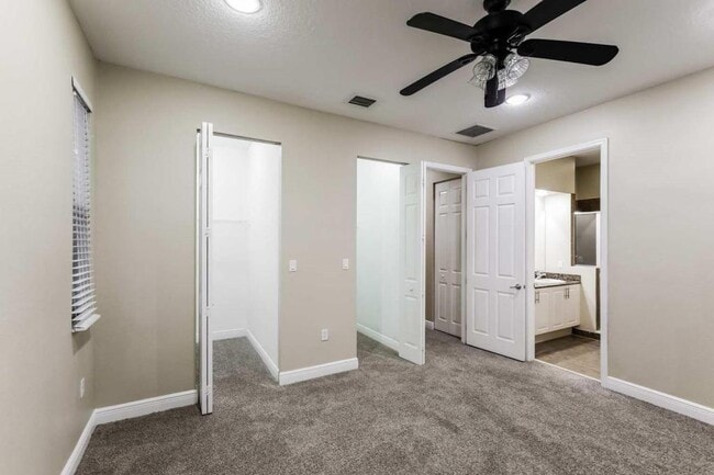Building Photo - 6990 Julia Gardens Dr