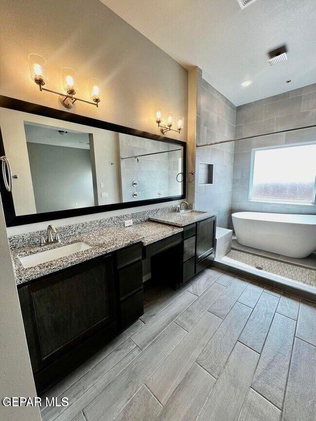 Building Photo - 11365 Hidalgo Dr