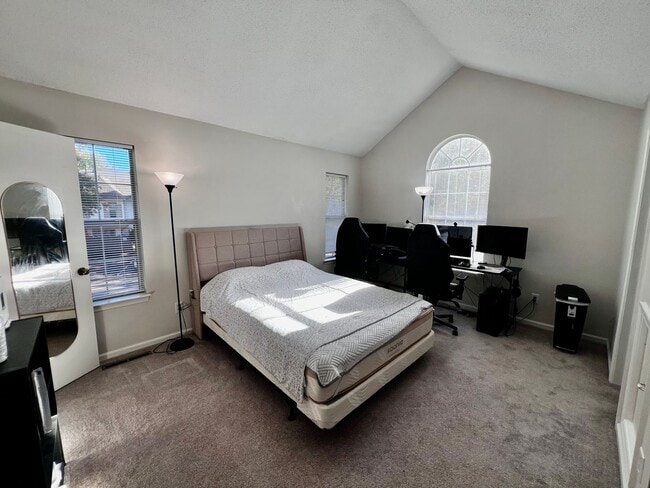 Building Photo - Beautiful 2-Bedroom End Unit Townhome in Ocean Lakes!