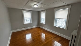 Building Photo - 30 Russell St