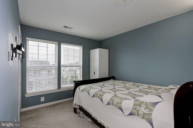 Building Photo - 7055 Oak Grove Way