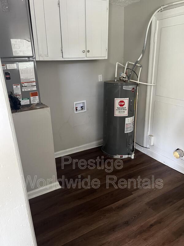 Building Photo - 483 Harold St