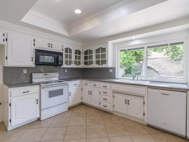 Building Photo - Beautiful 4 bedroom home in Agoura!