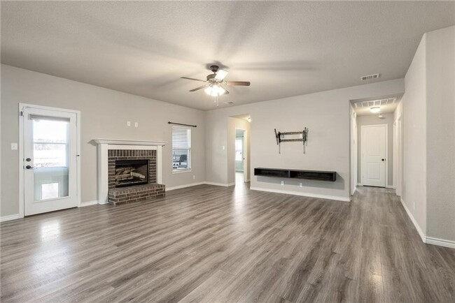 Building Photo - "Spacious 4-Bedroom Haven in Killeen with ...