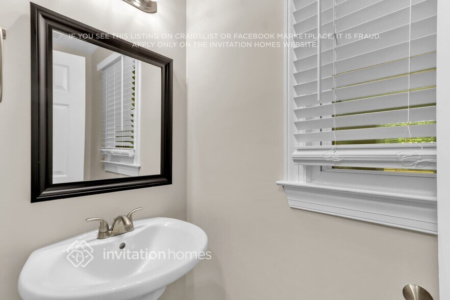 Building Photo - 6412 Phillips Pl