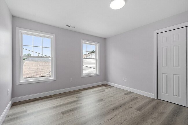 Building Photo - 53 Fenwood Rd