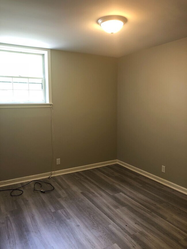 Building Photo - 3 Bed/ 2 Bath Duplex in Madison