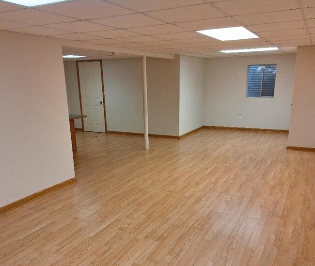 Building Photo - 110 Woodstone Dr