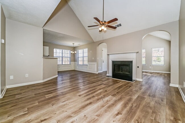 Building Photo - 654 Highpoint Way
