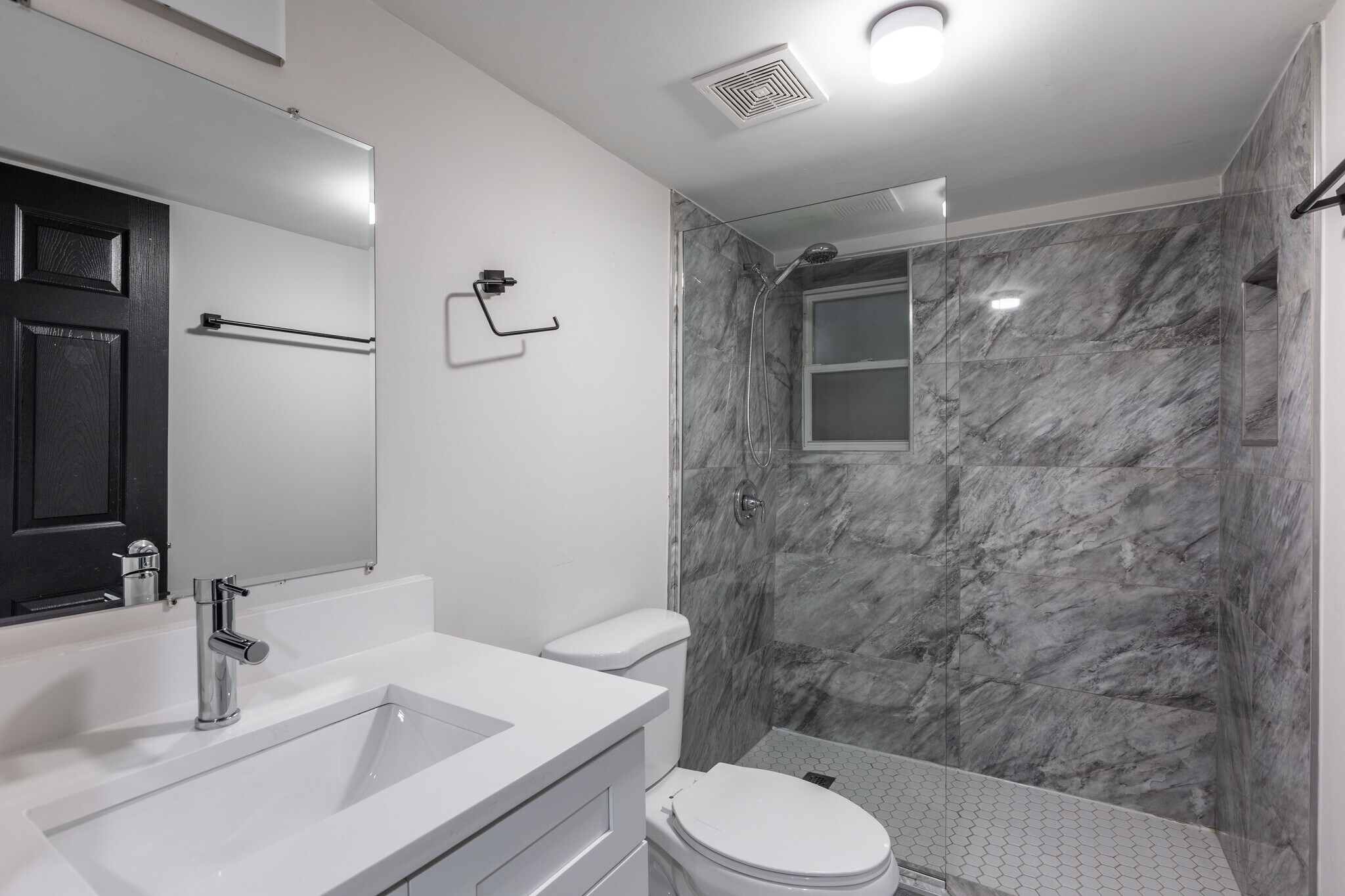 Building Photo - 2701 W Thomas St