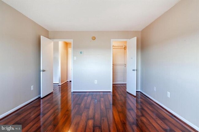 Building Photo - 1121 University Blvd W