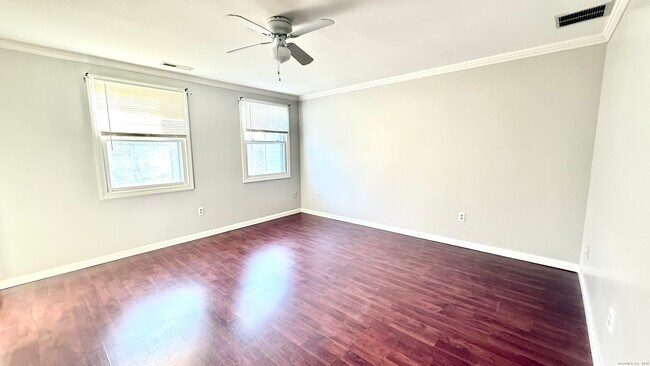 Building Photo - 4 Persimmon Ln