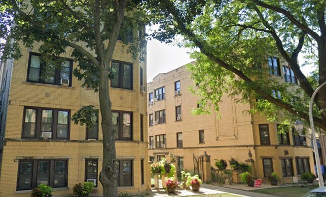 Building Photo - 3824 N Greenview Ave