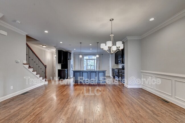 Building Photo - 4648 Pine St