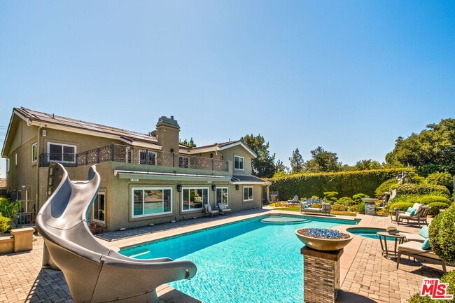 Building Photo - 1047 E Pomello Dr