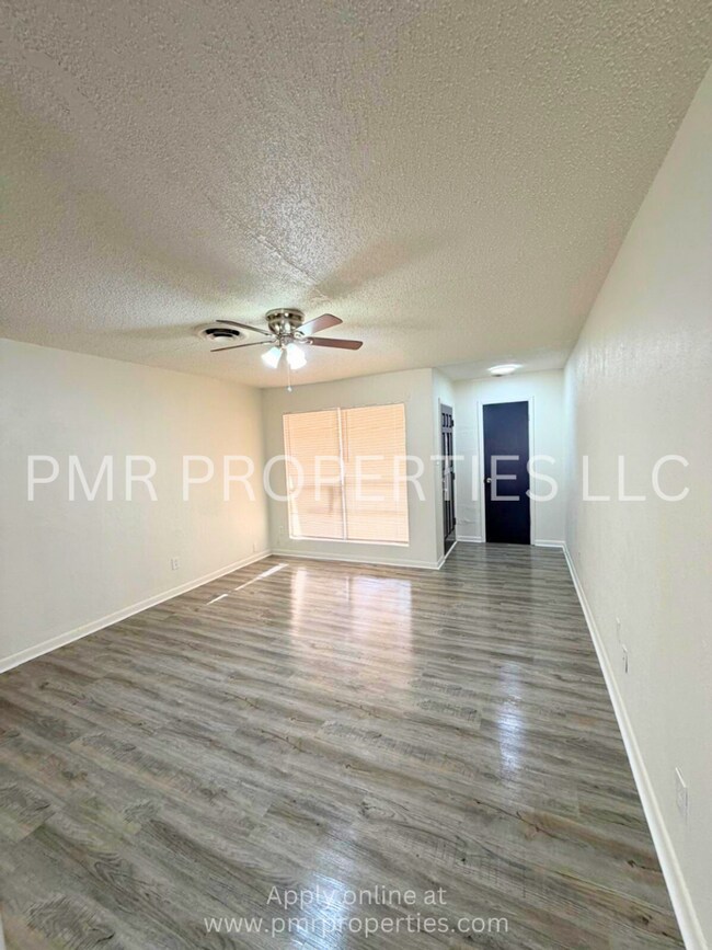 Building Photo - 3 Bed / 1 Bath House