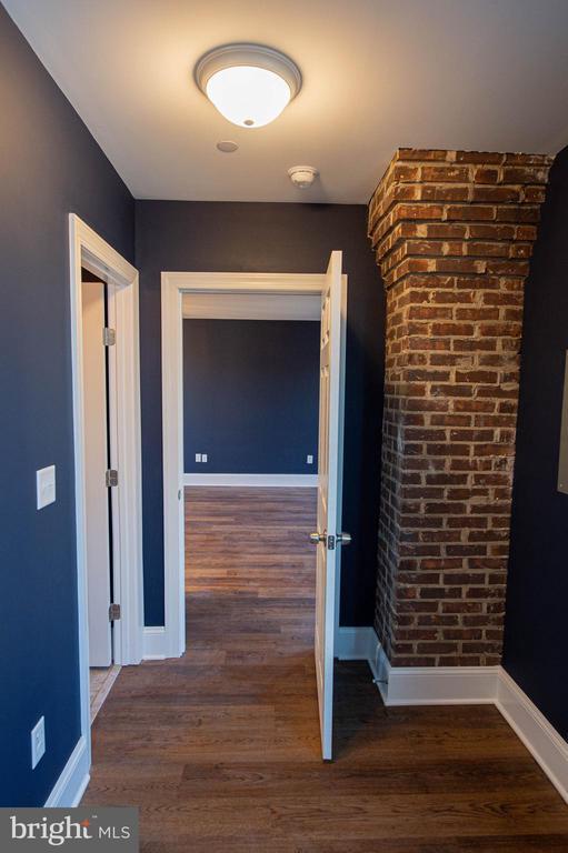 Building Photo - 106 Colonial Ct