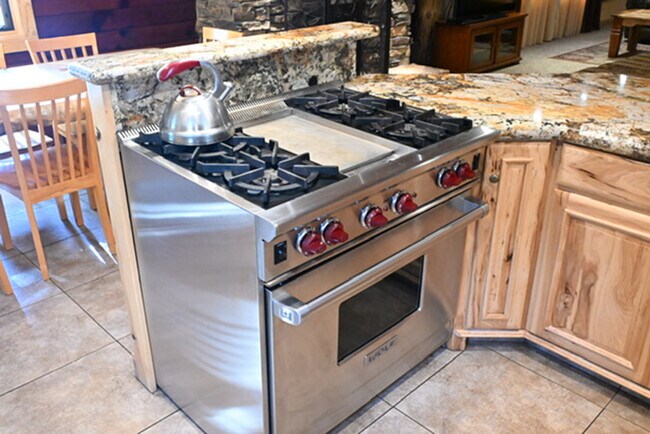 Building Photo - 8033 Larkspur Ln