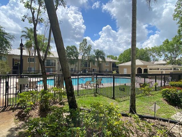 Building Photo - 1700 Crestwood Ct S