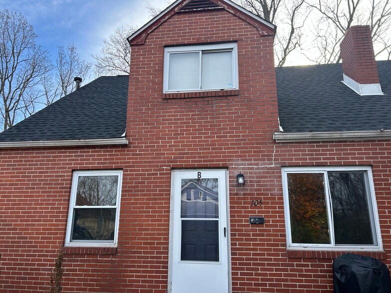 Building Photo - 105 Forest Ave