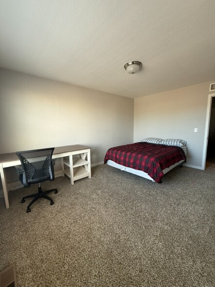 Building Photo - 7366 Weatherwood Dr