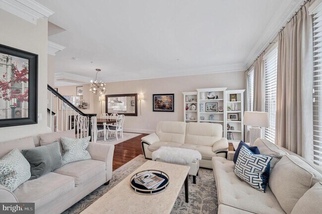 Building Photo - 705 Lyles Ln