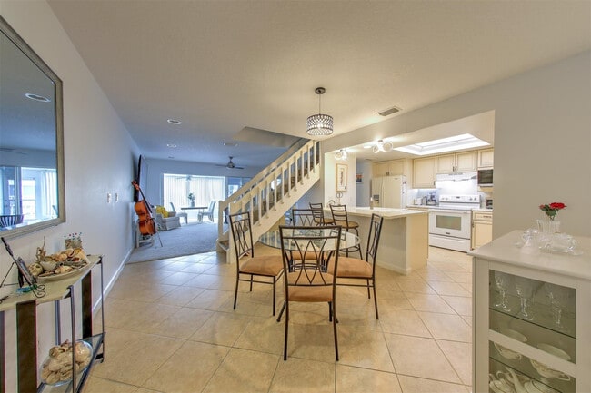 Building Photo - 4949 N Hwy A1A