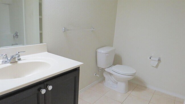 Building Photo - Open Floorplan in Fort Worth