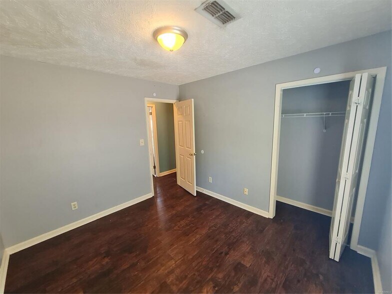 Building Photo - 3661 Horseshoe Cir